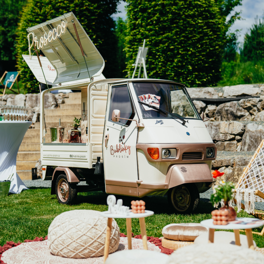 Svatba Brno v Maximus Resort - venkovní bar